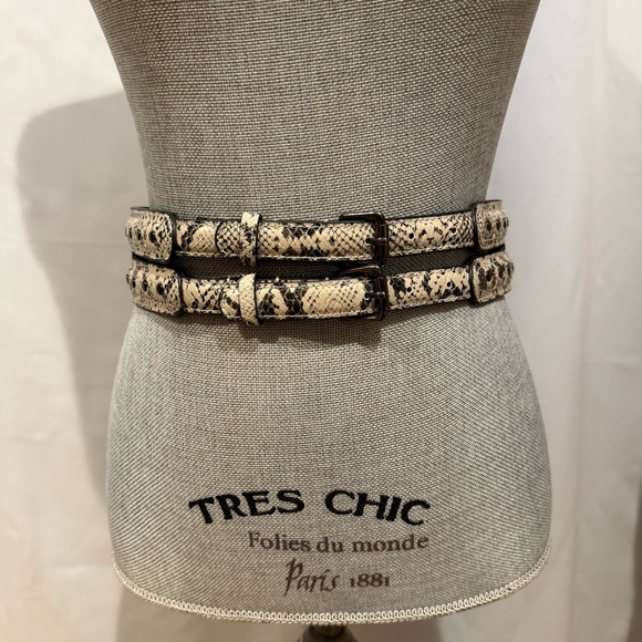 BCBGMaxAzria Accessories - BCBGMaxAzria Black and cream snake print belt, Sz S